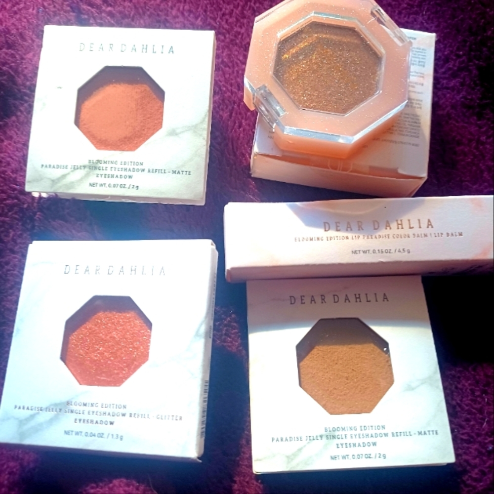 DEAR DAHLIA EYESHADOW AND LIP.LOT